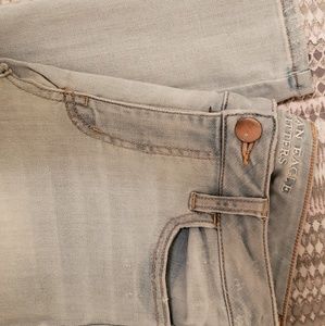 AMERICAN EAGLE JEANS